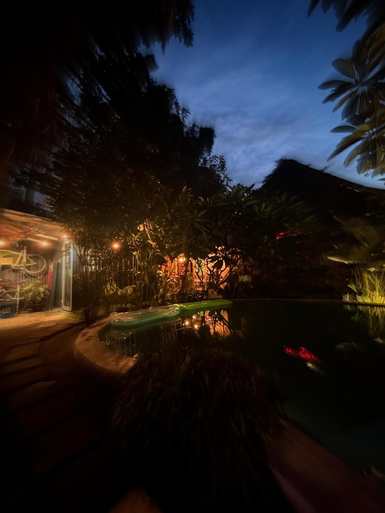 Losmanos Hostel Yogyakarta Ngoại thất bức ảnh