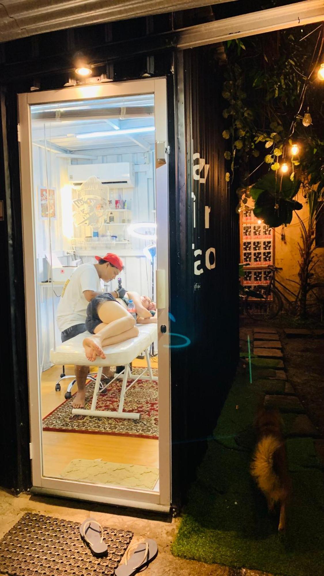 Losmanos Hostel Yogyakarta Ngoại thất bức ảnh