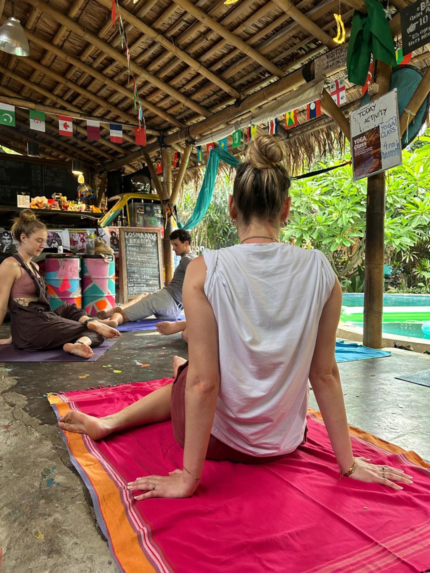 Losmanos Hostel Yogyakarta Ngoại thất bức ảnh