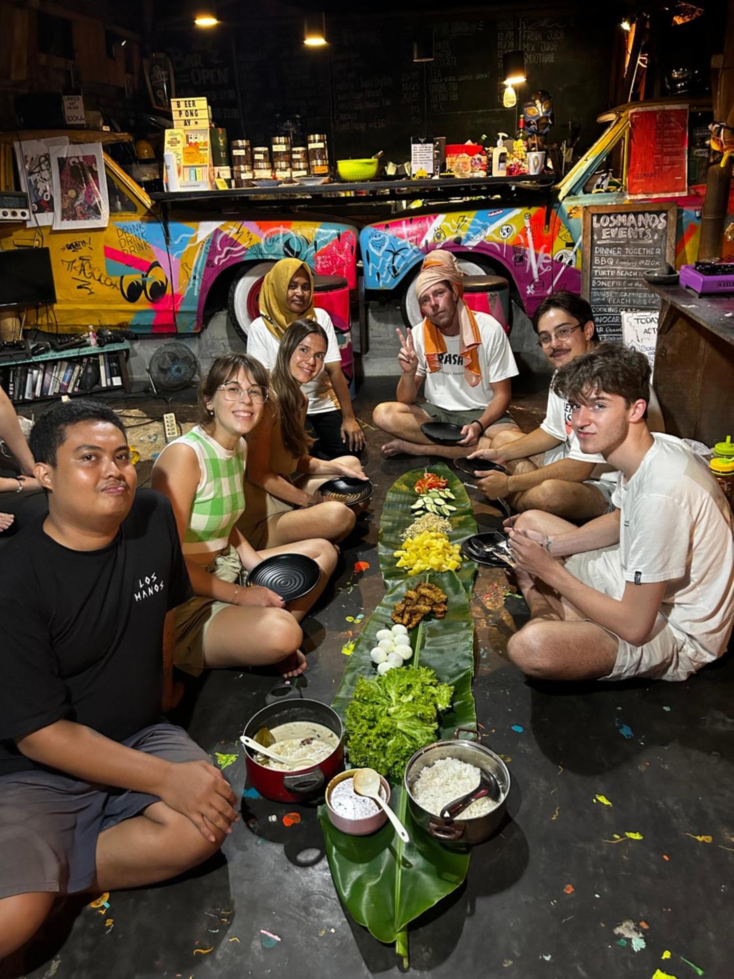 Losmanos Hostel Yogyakarta Ngoại thất bức ảnh
