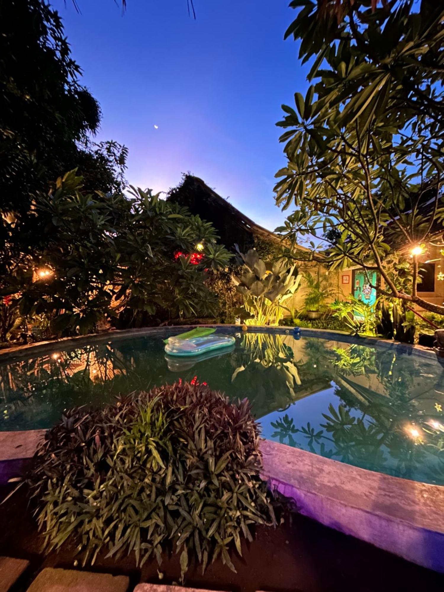 Losmanos Hostel Yogyakarta Ngoại thất bức ảnh