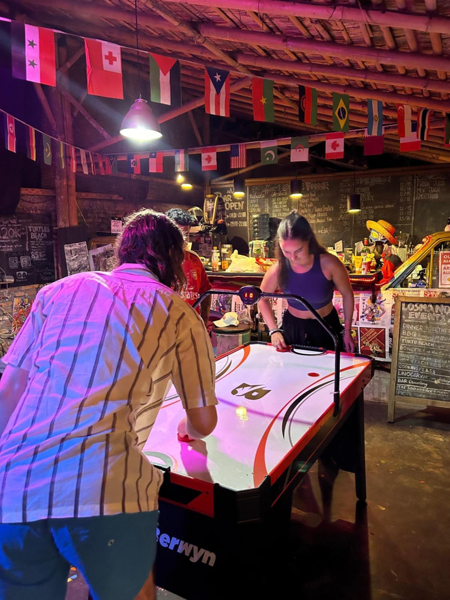 Losmanos Hostel Yogyakarta Ngoại thất bức ảnh