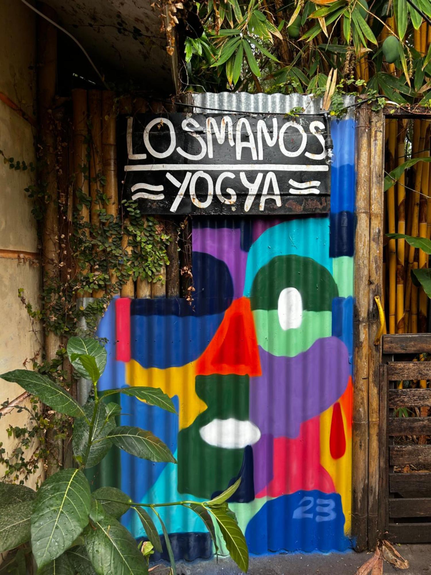 Losmanos Hostel Yogyakarta Ngoại thất bức ảnh
