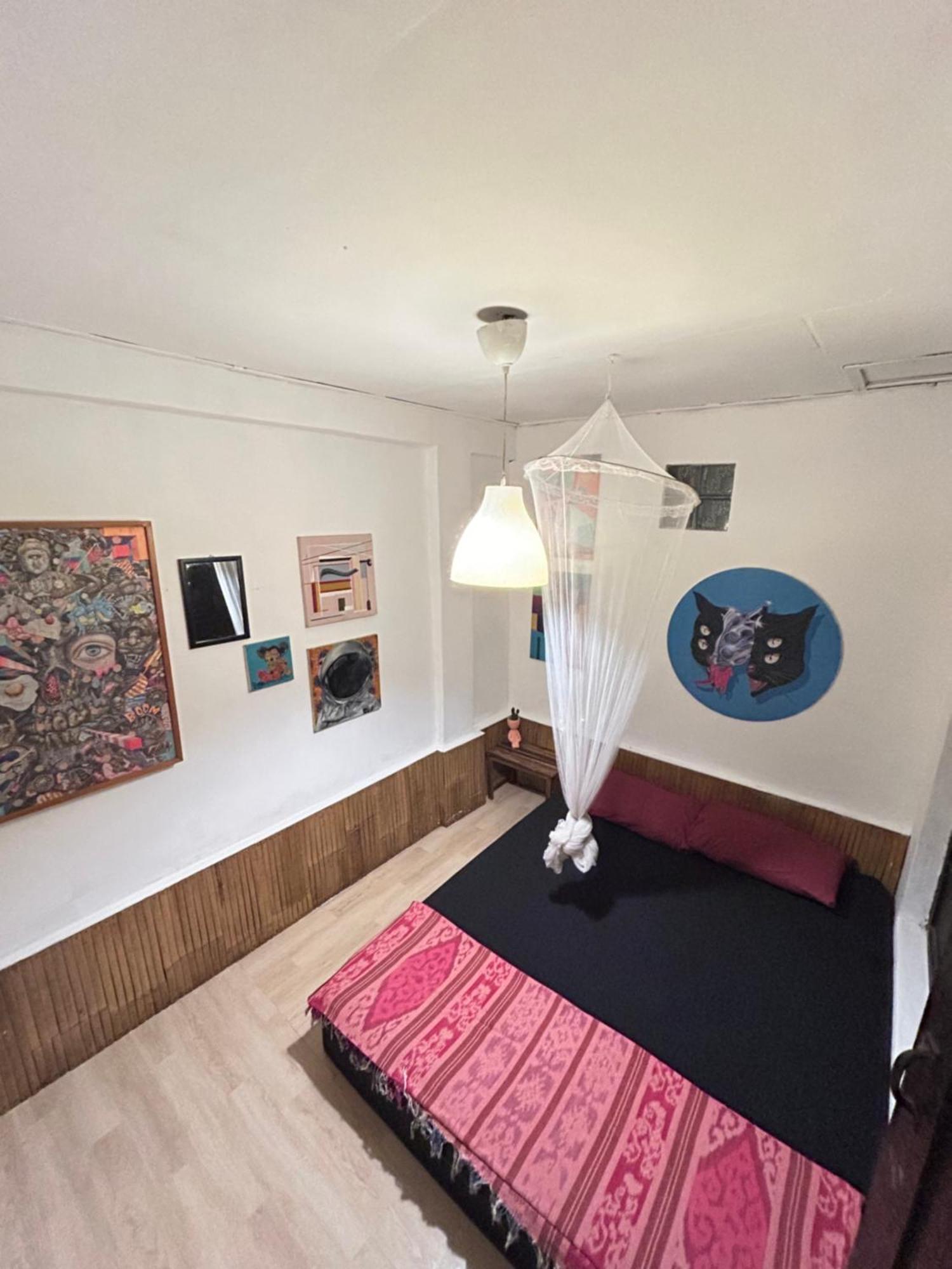 Losmanos Hostel Yogyakarta Ngoại thất bức ảnh