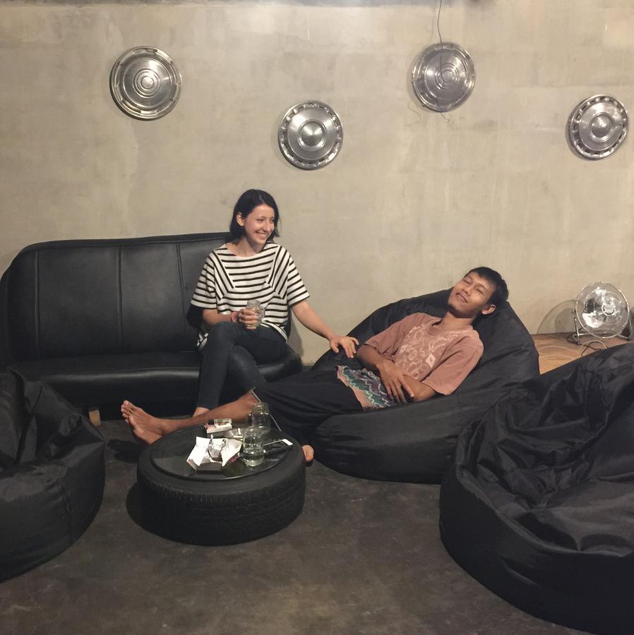 Losmanos Hostel Yogyakarta Ngoại thất bức ảnh