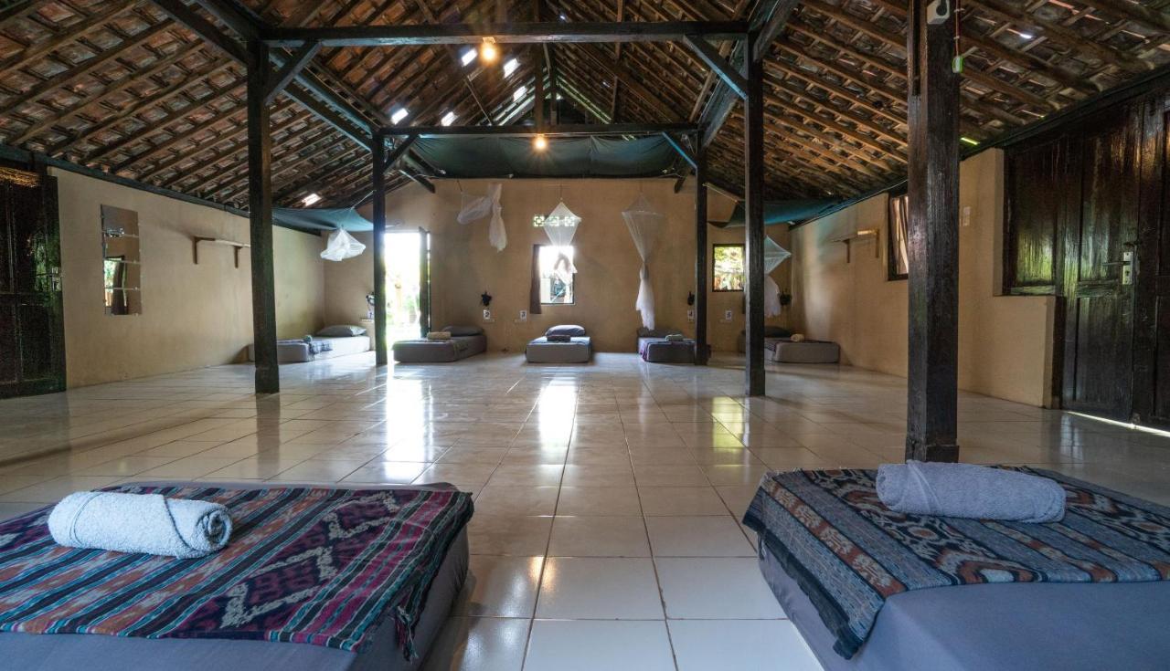 Losmanos Hostel Yogyakarta Ngoại thất bức ảnh