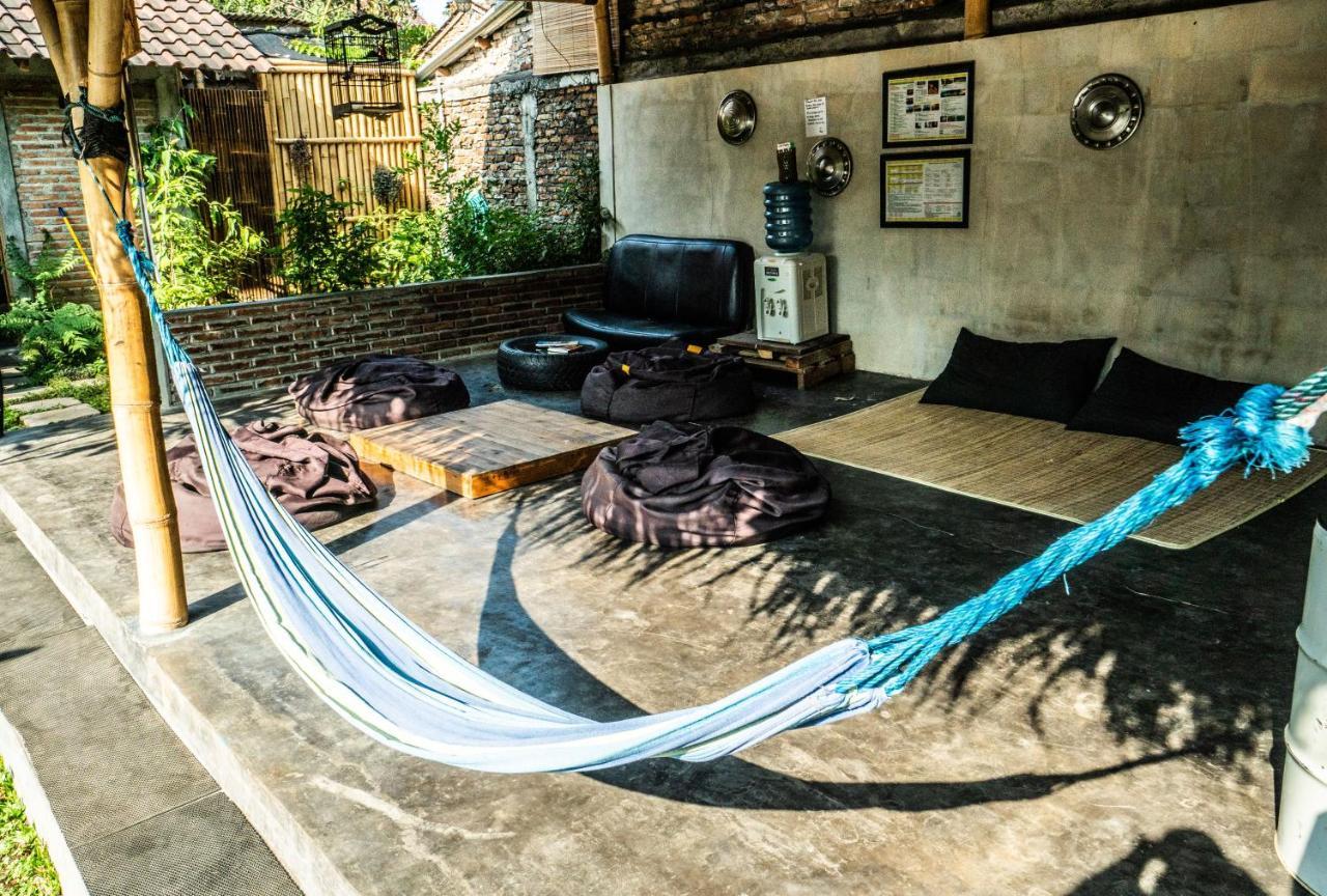 Losmanos Hostel Yogyakarta Ngoại thất bức ảnh