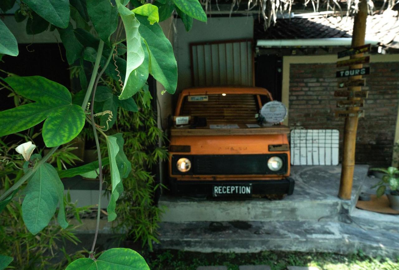 Losmanos Hostel Yogyakarta Ngoại thất bức ảnh