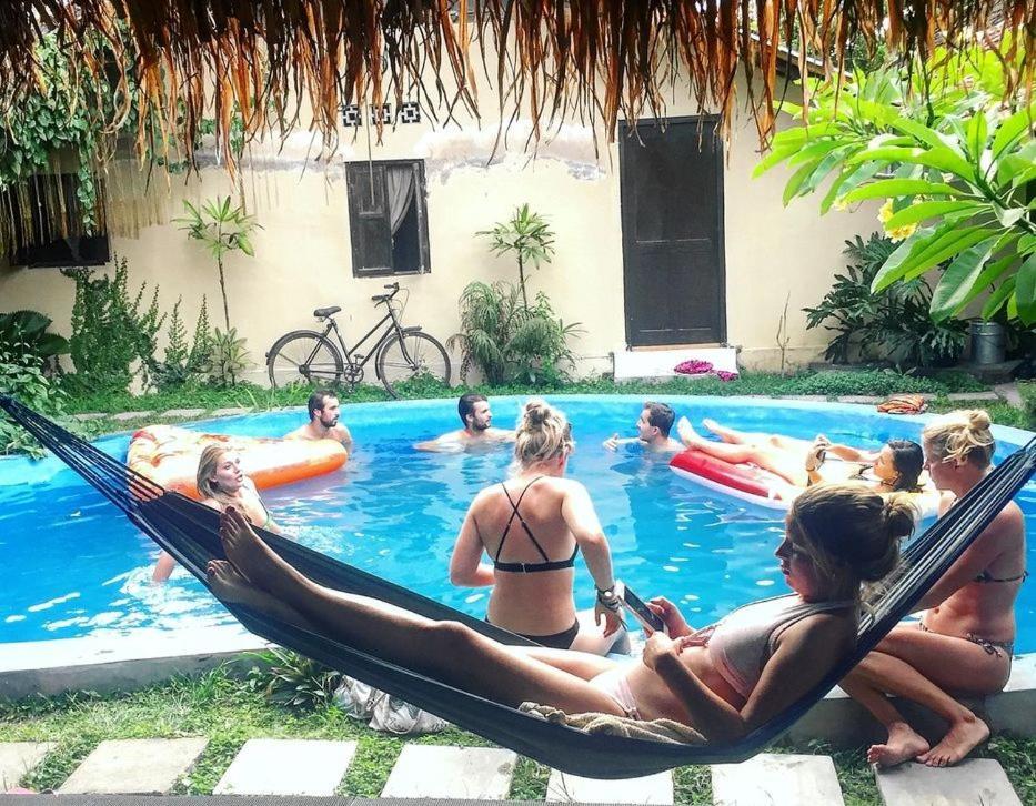 Losmanos Hostel Yogyakarta Ngoại thất bức ảnh