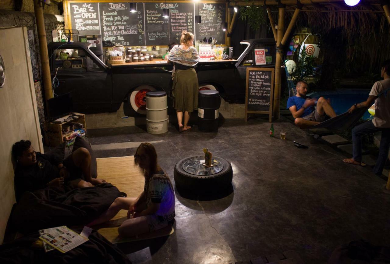 Losmanos Hostel Yogyakarta Ngoại thất bức ảnh