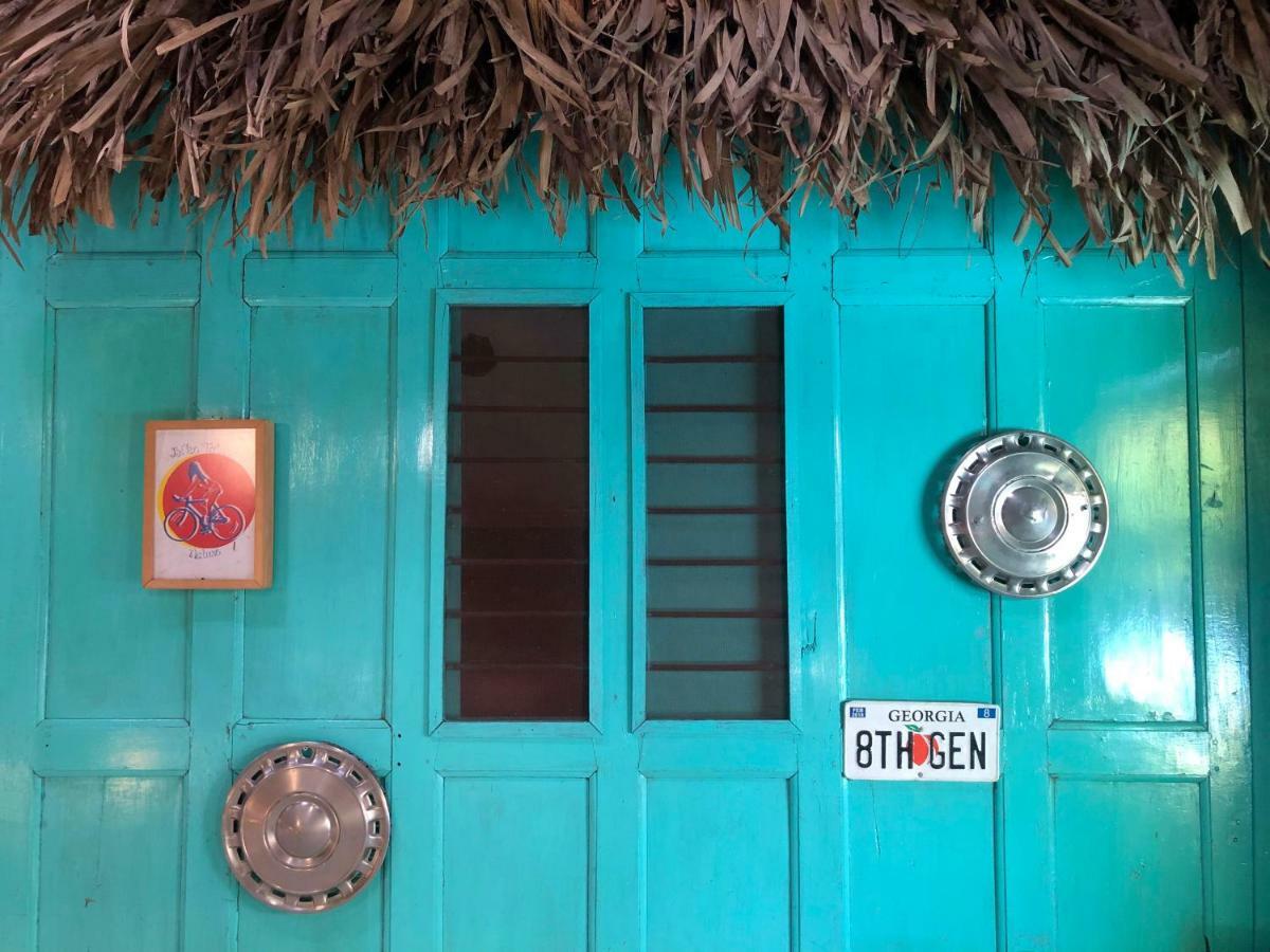 Losmanos Hostel Yogyakarta Ngoại thất bức ảnh